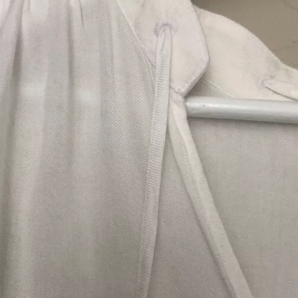 Cloth & Stone vneck top - Picture 2 of 3